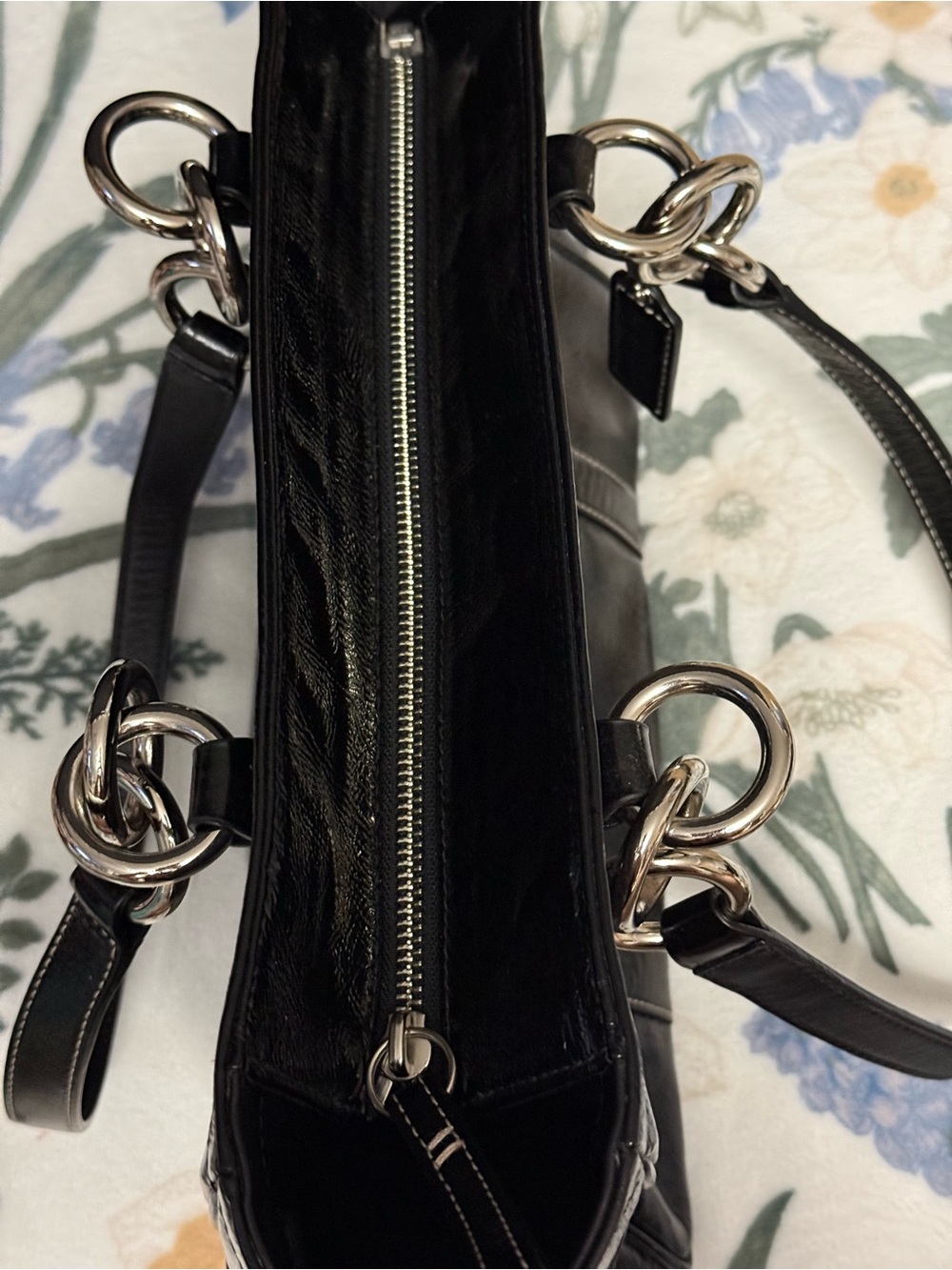 VTG COACH 2009 Gallery Patent Leather tote - gloss black & silver hardware - Picture 6 of 7
